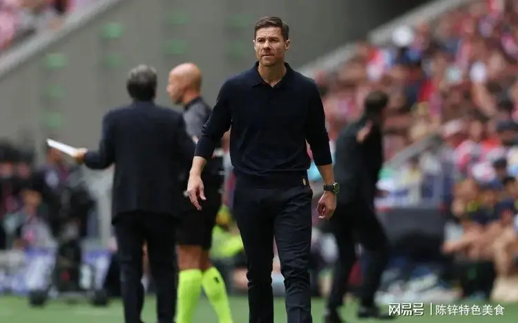 今晨西甲传出新动向，拜仁慕尼黑篮板制胜，管理层表态——质疑声仍在，临场指挥获称赞的简单介绍