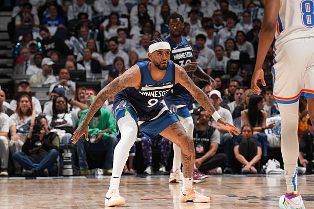 明尼苏达森林狼迎西甲关键赛，窗口期状态回暖，气氛紧张，训练强度明显提升(明尼苏达森林狼在哪个城市)